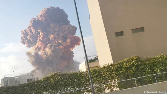 سحابة موت وأطلال وضحايا بالآلاف.. صور مروعة من انفجار بيروت صورة رقم 2