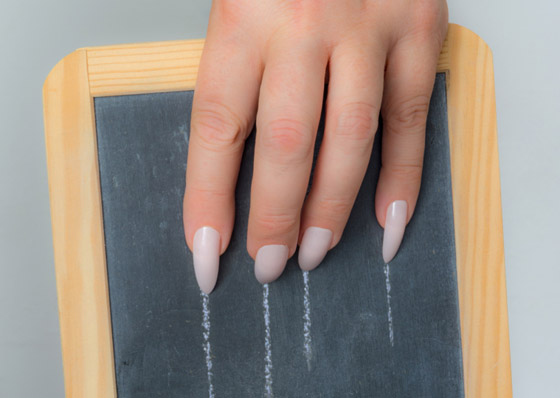 عندما تخدش الأظافر السبورة.. لماذا يؤلمنا سماع أصوات معينة؟ صورة رقم 1