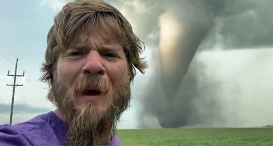 فيديو صادم: مصور يرصد إعصارا مخيفا مذهلا في كندا! صورة رقم 1 فيديو صادم: مصور يرصد إعصارا مخيفا مذهلا في كندا! صورة رقم 1