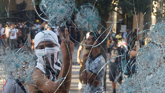 أسبوع على فاجعة لبنان.. حكومة مستقيلة ومجاعة تلوح صورة رقم 1 أسبوع على فاجعة لبنان.. حكومة مستقيلة ومجاعة تلوح صورة رقم 1