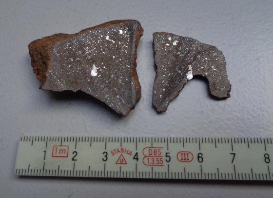 بالصور: اكتشاف نيزك تاريخي ضخم في حديقة منزل في ألمانيا صورة رقم 3