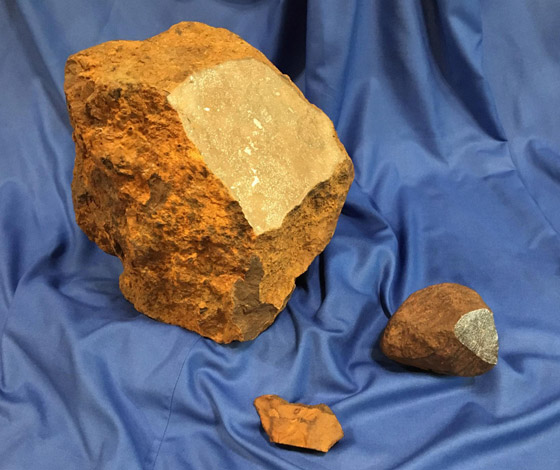 بالصور: اكتشاف نيزك تاريخي ضخم في حديقة منزل في ألمانيا صورة رقم 8