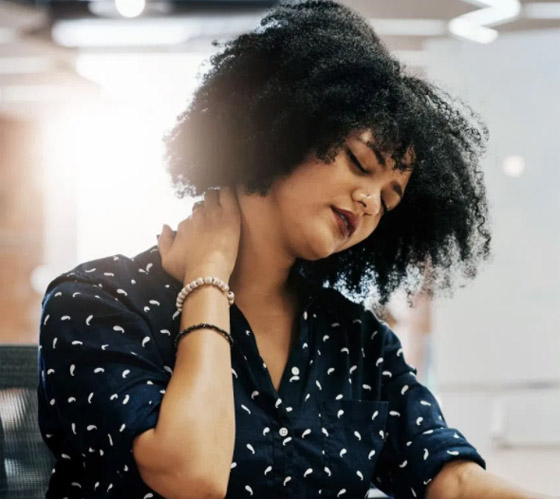 لماذا نعاني من آلام الرقبة؟ وكيف نتخلص منها؟ ومتى يتوجب زيارة الطبيب؟ صورة رقم 11 لماذا نعاني من آلام الرقبة؟ وكيف نتخلص منها؟ ومتى يتوجب زيارة الطبيب؟ صورة رقم 11