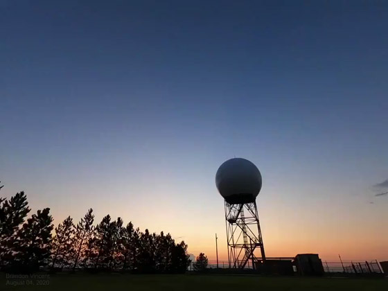 صورة مثيرة لعاصفة رعدية معزولة حجبت شروق الشمس بالكامل! صورة رقم 3