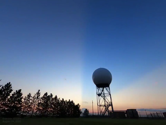 صورة مثيرة لعاصفة رعدية معزولة حجبت شروق الشمس بالكامل! صورة رقم 5