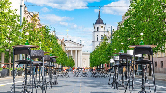 زيارة إلى المدينة التي تحولت إلى مقهى عملاق في الهواء الطلق! صور صورة رقم 4