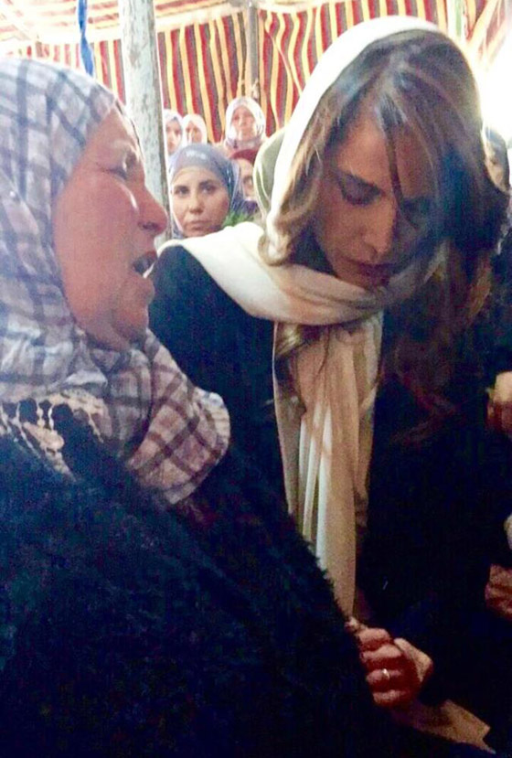 صور: لحظات مؤثرة وحزينة دفعت أفراد العائلات المالكة للبكاء أمام الناس صورة رقم 25 صور: لحظات مؤثرة وحزينة دفعت أفراد العائلات المالكة للبكاء أمام الناس صورة رقم 25