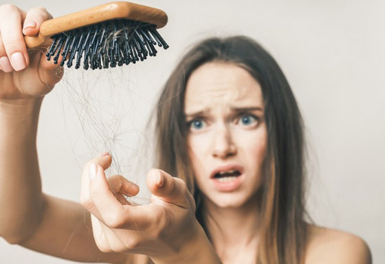 تصفيفه اليومي وأجهزة التجفيف.. 8 أمور تسبب تساقط الشعر! إليكم حلولها صورة رقم 7 تصفيفه اليومي وأجهزة التجفيف.. 8 أمور تسبب تساقط الشعر! إليكم حلولها صورة رقم 7