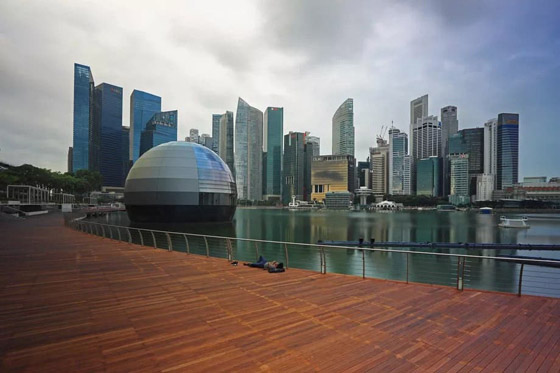 بالصور.. أول متجر يطفو على الماء لشركة آبل في العالم صورة رقم 3