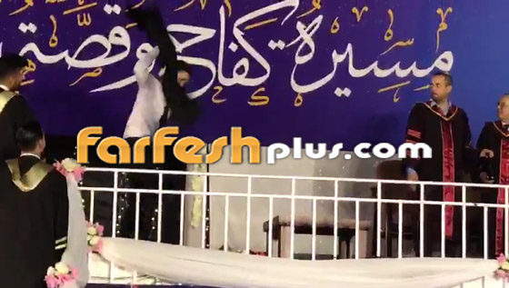 أمي أكبر من كل الجامعة.. فيديو مؤثر لطالب فلسطيني خلال حفل التخرج صورة رقم 6 أمي أكبر من كل الجامعة.. فيديو مؤثر لطالب فلسطيني خلال حفل التخرج صورة رقم 6