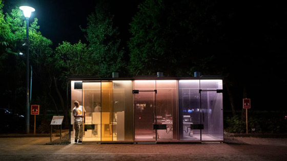 هل تجرؤ على استخدام مرحاض جدرانه شفافة؟ شاهد صورة رقم 4