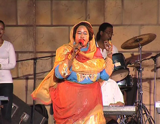 وفاة الفنانة السودانية ستونة.. صاحبة أغنية 