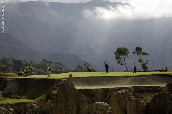 ليست لأصحاب القلوب الضعيفة.. إليكم أغرب ملاعب الغولف في العالم صورة رقم 2