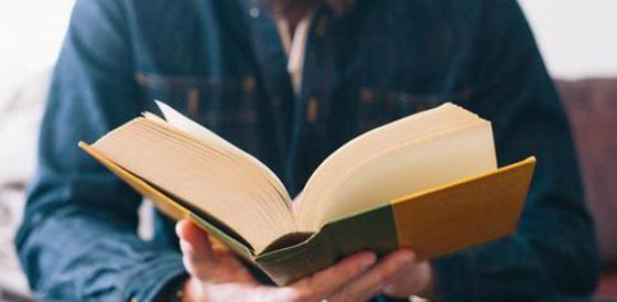 صورة رقم 5 - تعرفوا إلى أنواع الكتب وفوائدها.. تعزز إبداعكم وتوسع معرفتكم صورة رقم 5 - تعرفوا إلى أنواع الكتب وفوائدها.. تعزز إبداعكم وتوسع معرفتكم