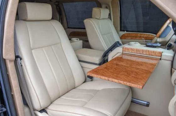 سيارة ملك الأردن معروضة للبيع: مضادة للرصاص ومصممة كالدبابة صورة رقم 9