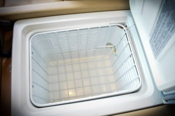 سيارة ملك الأردن معروضة للبيع: مضادة للرصاص ومصممة كالدبابة صورة رقم 10