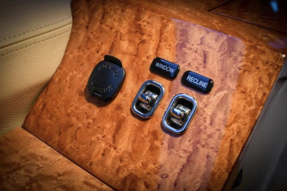 سيارة ملك الأردن معروضة للبيع: مضادة للرصاص ومصممة كالدبابة صورة رقم 12