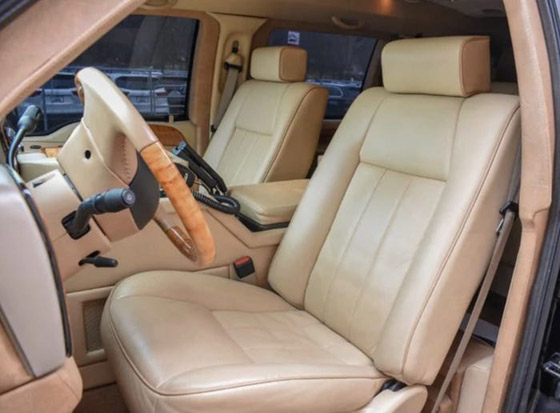 سيارة ملك الأردن معروضة للبيع: مضادة للرصاص ومصممة كالدبابة صورة رقم 16