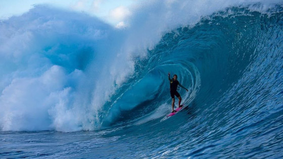 لقطة توقف القلب: برازيلية تحطم رقما قياسيا بركوب أكبر موجة أسطورية! صورة رقم 19