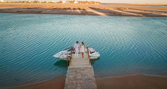 صور رومانسية للنجوم الشباب في شهر العسل، بعضها أثار السخرية والنقد صورة رقم 2