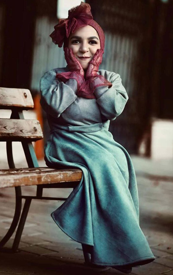 صور: أول عارضة أزياء مصرية قصيرة القامة تعرض تصاميمها المميزة صورة رقم 12
