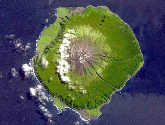 كيف تبدو الحياة في أبعد جزيرة مأهولة في العالم؟ صورة رقم 25