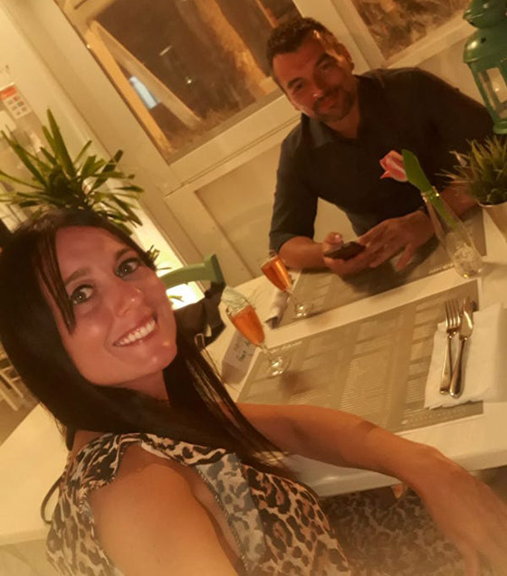 روميو وجولييت الحجر الصحي: إيطاليان يحتفلان بخطوبتهما من الشرفة صورة رقم 2