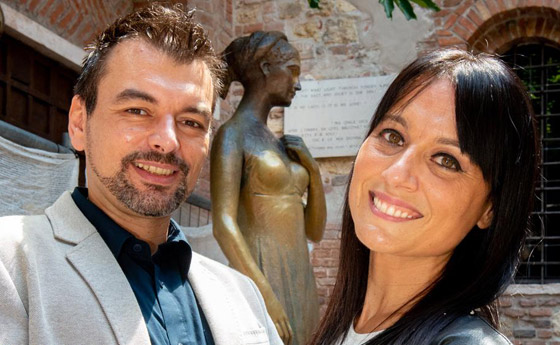 روميو وجولييت الحجر الصحي: إيطاليان يحتفلان بخطوبتهما من الشرفة صورة رقم 19