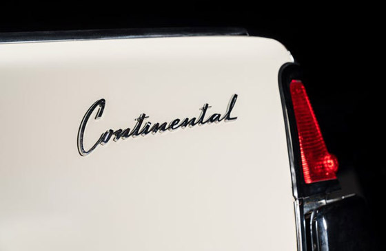 صور: بيع السيارة المشؤومة التي استقلها الرئيس كينيدي يوم اغتياله بمزاد صورة رقم 6