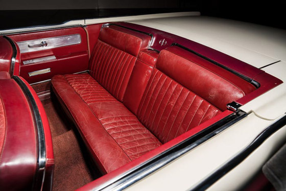 صور: بيع السيارة المشؤومة التي استقلها الرئيس كينيدي يوم اغتياله بمزاد صورة رقم 10