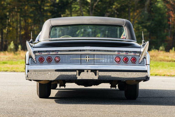 صور: بيع السيارة المشؤومة التي استقلها الرئيس كينيدي يوم اغتياله بمزاد صورة رقم 13