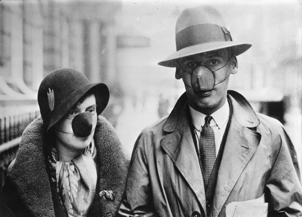 إراقة الدماء وأبخرة الغاز.. علاجات غريبة لإنفلونزا عام 1918 صورة رقم 2 إراقة الدماء وأبخرة الغاز.. علاجات غريبة لإنفلونزا عام 1918 صورة رقم 2