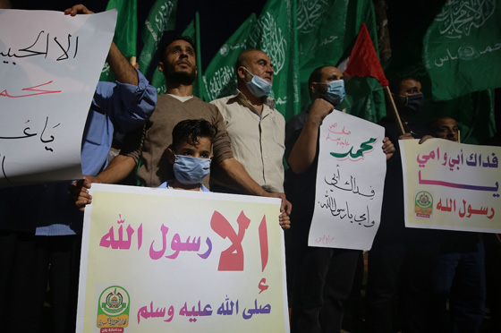 شيخ الأزهر: لا نقبلُ بأن تكون رموزُنا ومقدساتُنا ضحيةَ مضاربةٍ رخيصةٍ صورة رقم 3 شيخ الأزهر: لا نقبلُ بأن تكون رموزُنا ومقدساتُنا ضحيةَ مضاربةٍ رخيصةٍ صورة رقم 3