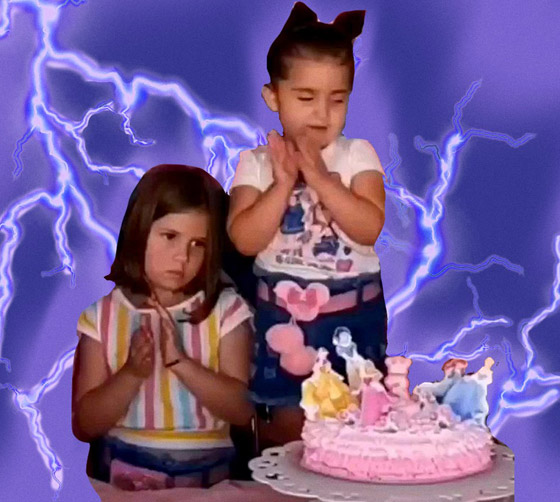 فيديو مضحك: خناقة أختين لإطفاء شمعة عيد الميلاد ينتهي بتورتة بـ500 شمعة صورة رقم 3