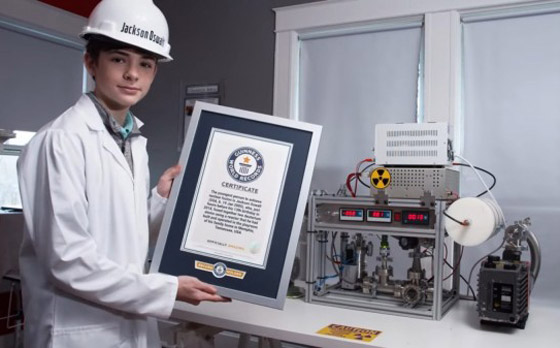 طفل أمريكي يدخل موسوعة غينيس كأصغر عالم نووي في العالم! صورة رقم 12