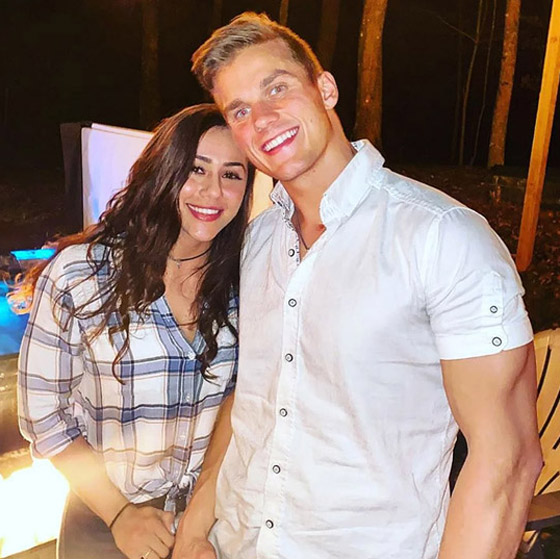 فيديو وصور: مشلول معجب بهتلر انتخبوه أصغر نائب بتاريخ أمريكا الحديث صورة رقم 2 فيديو وصور: مشلول معجب بهتلر انتخبوه أصغر نائب بتاريخ أمريكا الحديث صورة رقم 2