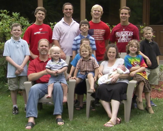 بعد 14 ابنا.. زوجان أمريكيان يرزقان بطفلة بعد 3 عقود من زواجهما! صورة رقم 7