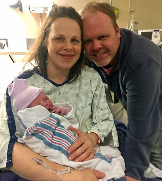 بعد 14 ابنا.. زوجان أمريكيان يرزقان بطفلة بعد 3 عقود من زواجهما! صورة رقم 10