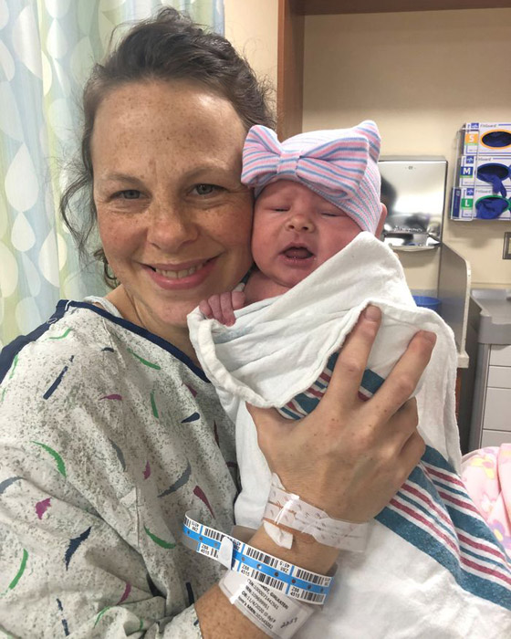 بعد 14 ابنا.. زوجان أمريكيان يرزقان بطفلة بعد 3 عقود من زواجهما! صورة رقم 2