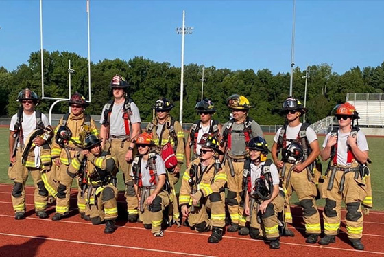 أطول رجل إطفاء بالعالم، في أمريكا صورة رقم 3