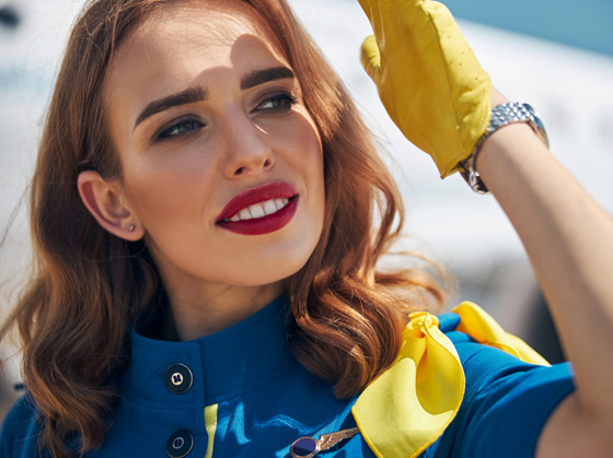 من أسرار الطائرات.. ما علاقة أحمر الشفاه الفاقع ومضيفات الطيران؟ صورة رقم 6