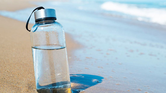 عكس الشائع.. الزجاج أكثر ضرراً للبيئة من البلاستيك صورة رقم 1