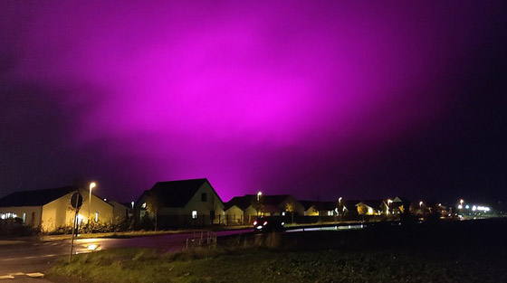 السماء البنفسجية تفجع بلدة بأكملها.. والسبب لا يخطر على بال! صورة رقم 6