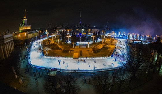 بالصور: موسكو تفتتح أكبر حلبة للتزلج على الجليد في الهواء الطلق صورة رقم 8