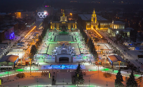 بالصور: موسكو تفتتح أكبر حلبة للتزلج على الجليد في الهواء الطلق صورة رقم 11