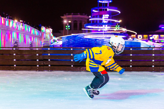 بالصور: موسكو تفتتح أكبر حلبة للتزلج على الجليد في الهواء الطلق صورة رقم 13
