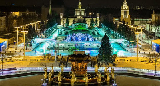 بالصور: موسكو تفتتح أكبر حلبة للتزلج على الجليد في الهواء الطلق صورة رقم 15