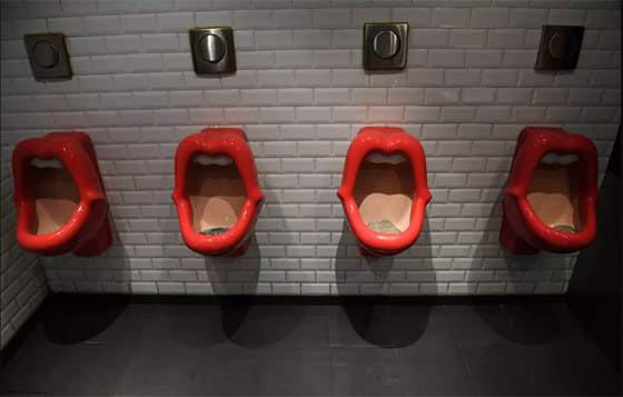 المكان المرغوب! مراحيض ودورات مياه عجيبة في مواقع غريبة حول العالم صورة رقم 6