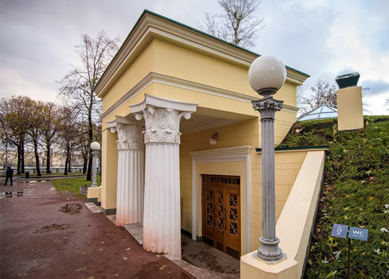 المكان المرغوب! مراحيض ودورات مياه عجيبة في مواقع غريبة حول العالم صورة رقم 8