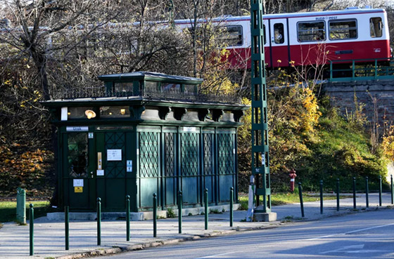 المكان المرغوب! مراحيض ودورات مياه عجيبة في مواقع غريبة حول العالم صورة رقم 9